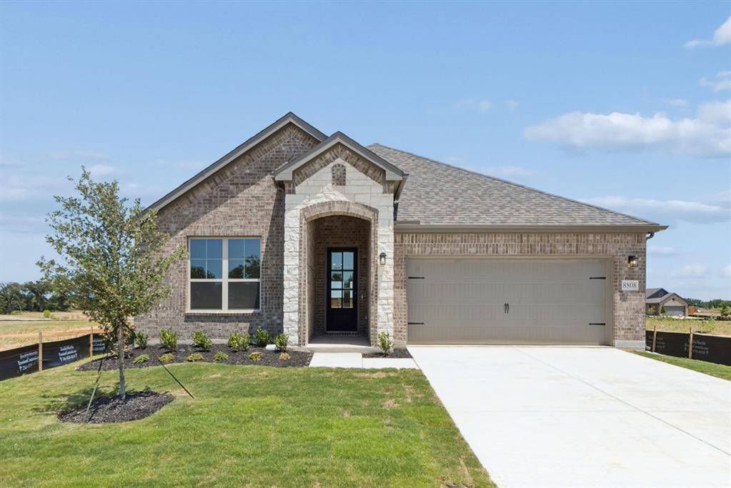 813 Alderwood Drive, Red Oak, TX 75154