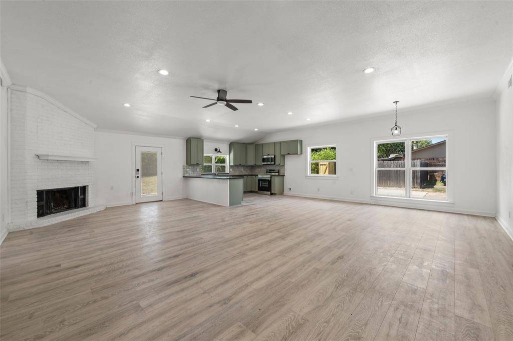 229 Crockett Lane, Hewitt, TX 76643