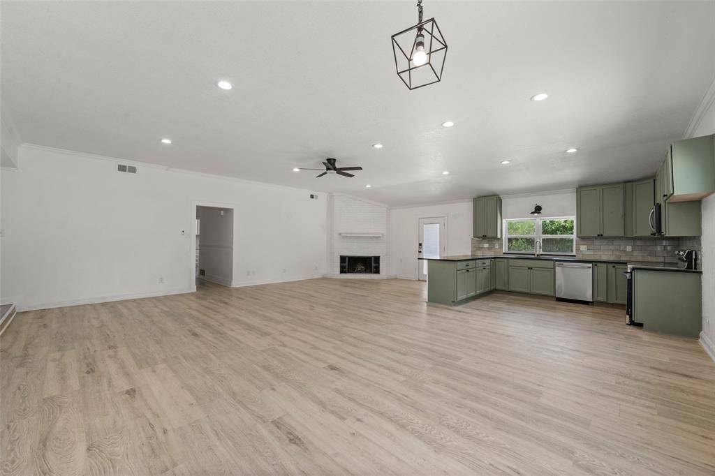 229 Crockett Lane, Hewitt, TX 76643