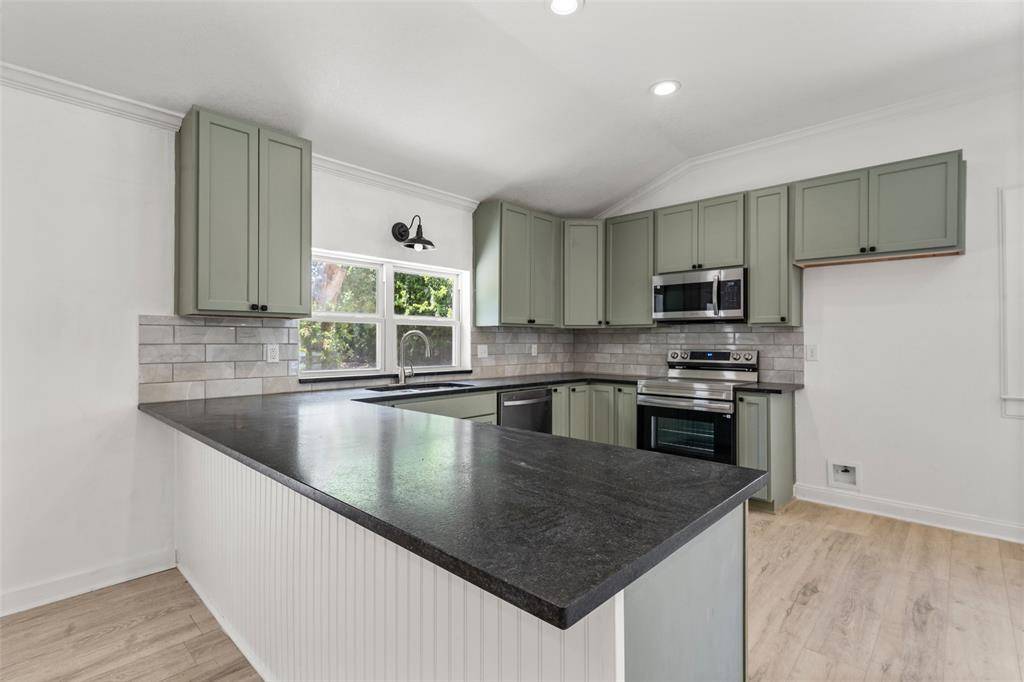 229 Crockett Lane, Hewitt, TX 76643