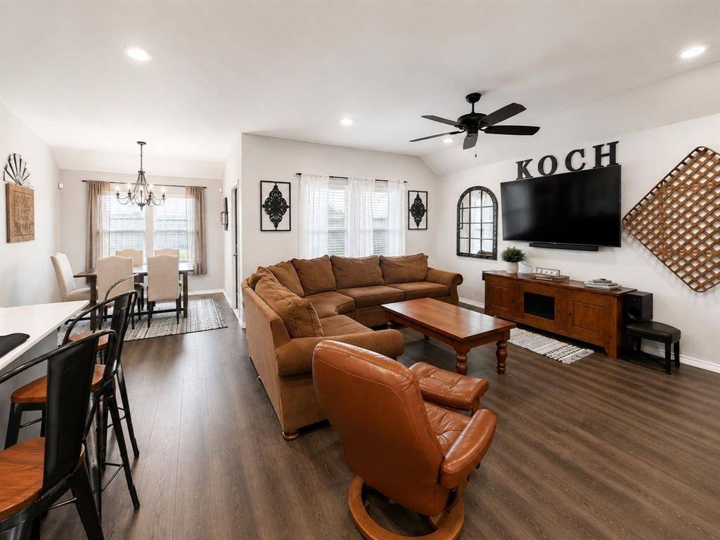 1200 Fairbanks Drive, Ennis, TX 75119