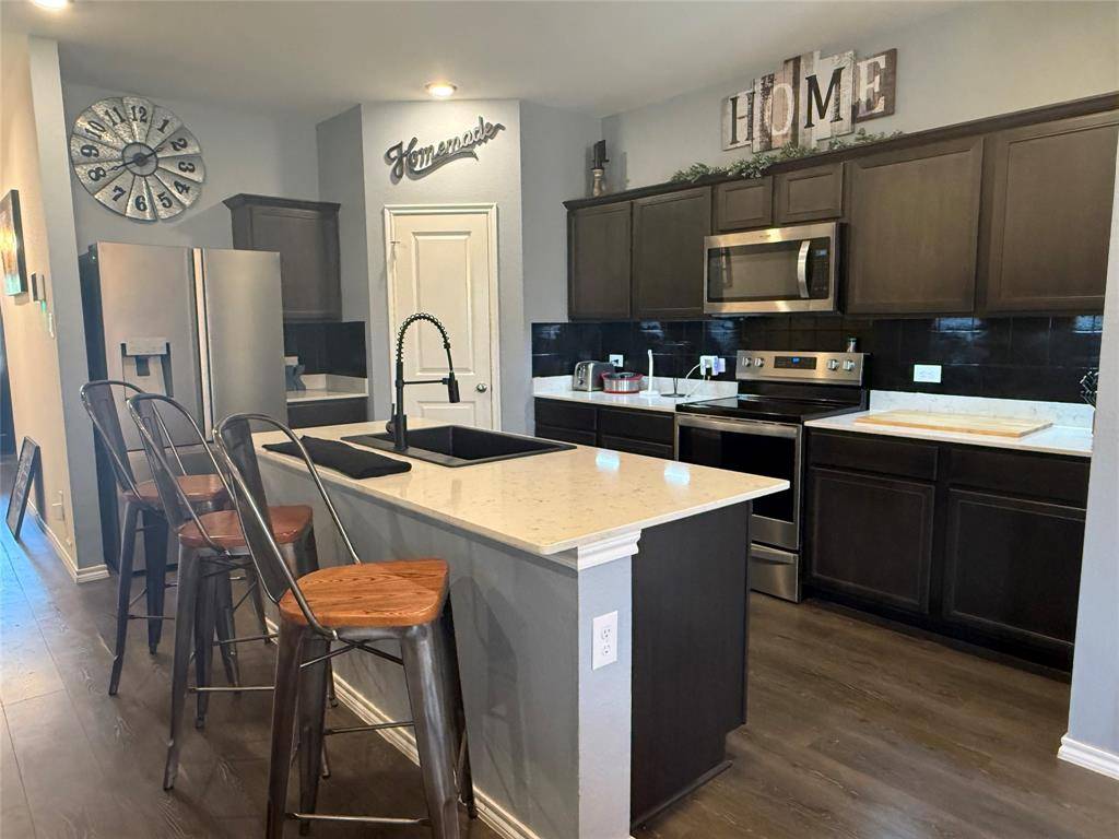 1200 Fairbanks Drive, Ennis, TX 75119