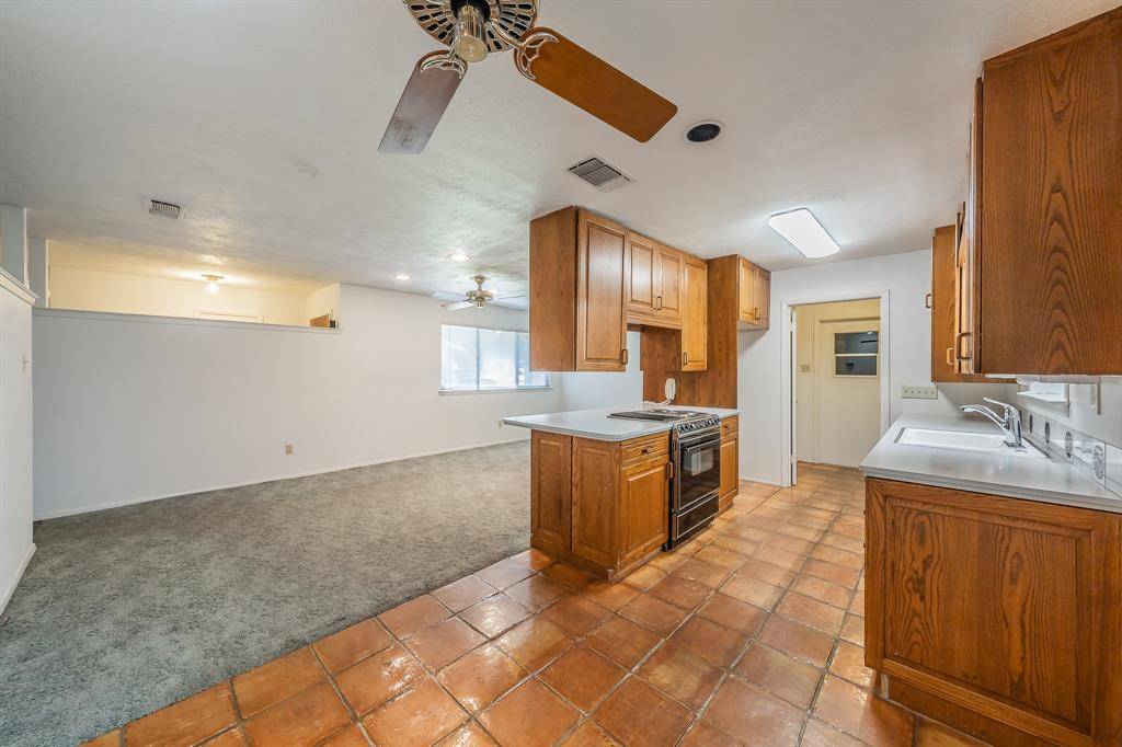3014 Friendswood Drive, Arlington, TX 76013