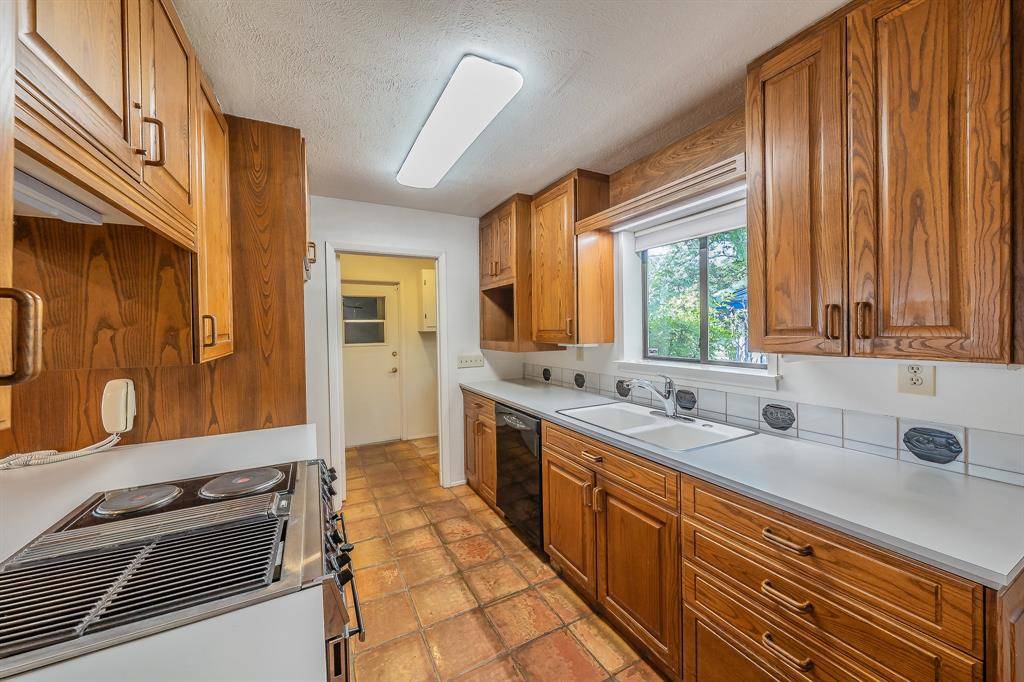 3014 Friendswood Drive, Arlington, TX 76013