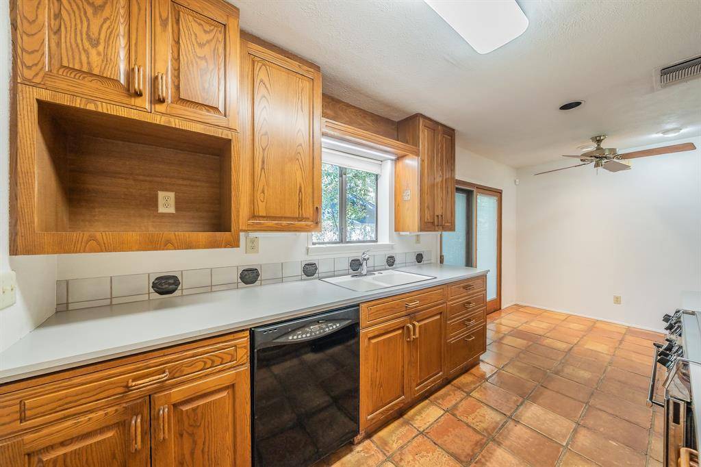 3014 Friendswood Drive, Arlington, TX 76013