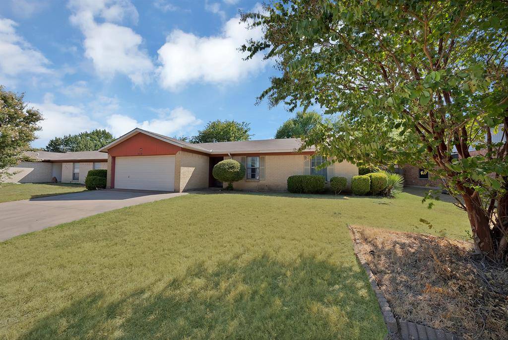 520 Guadalupe Drive, Saginaw, TX 76179