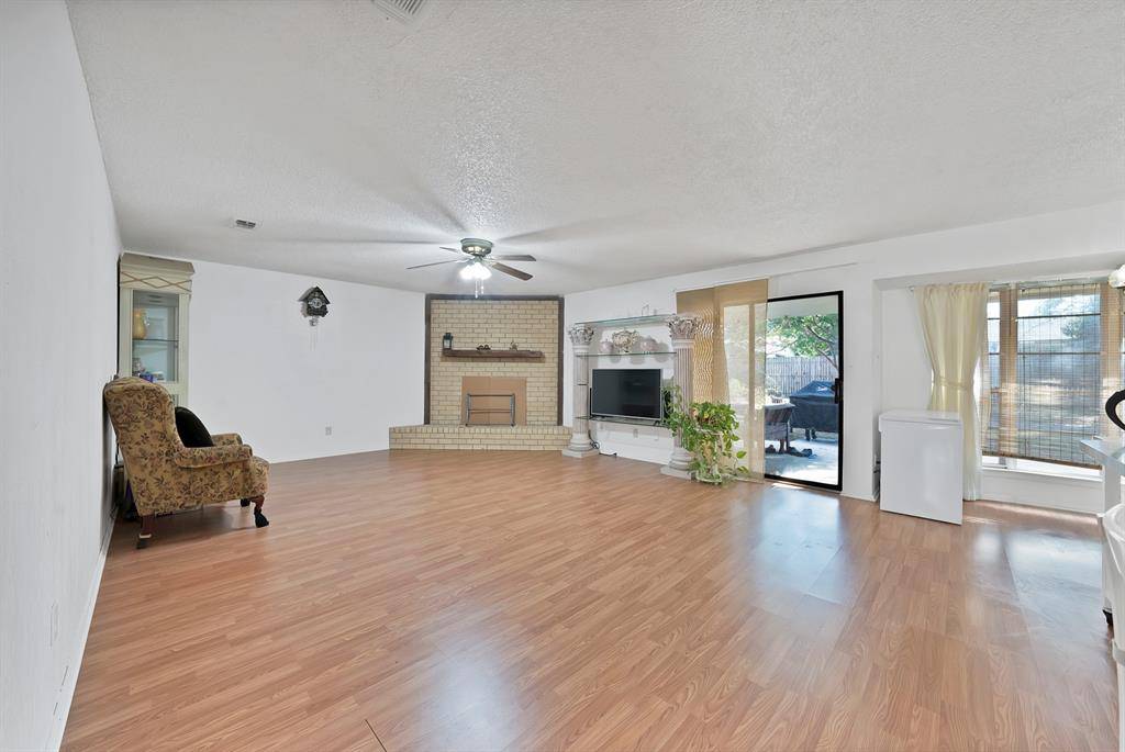 520 Guadalupe Drive, Saginaw, TX 76179