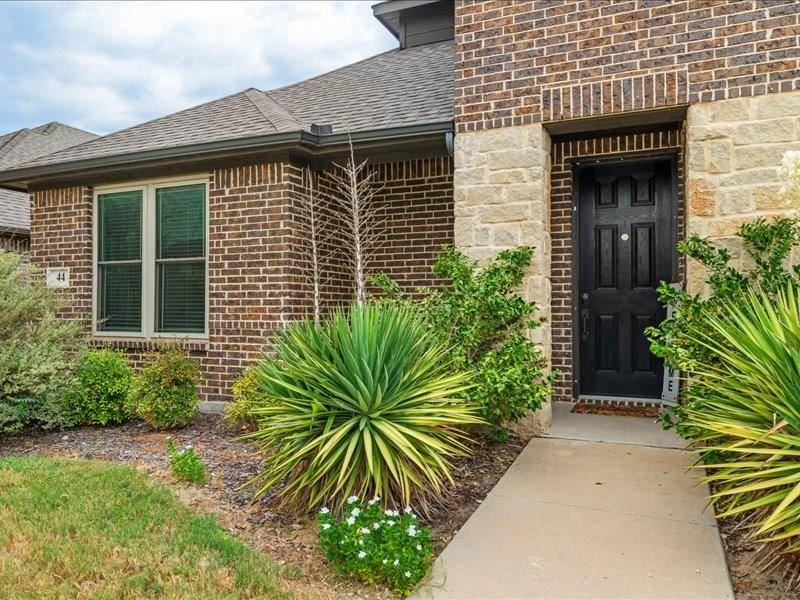 44 River Oaks Boulevard, Waxahachie, TX 75165