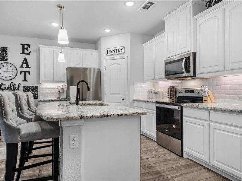 44 River Oaks Boulevard, Waxahachie, TX 75165