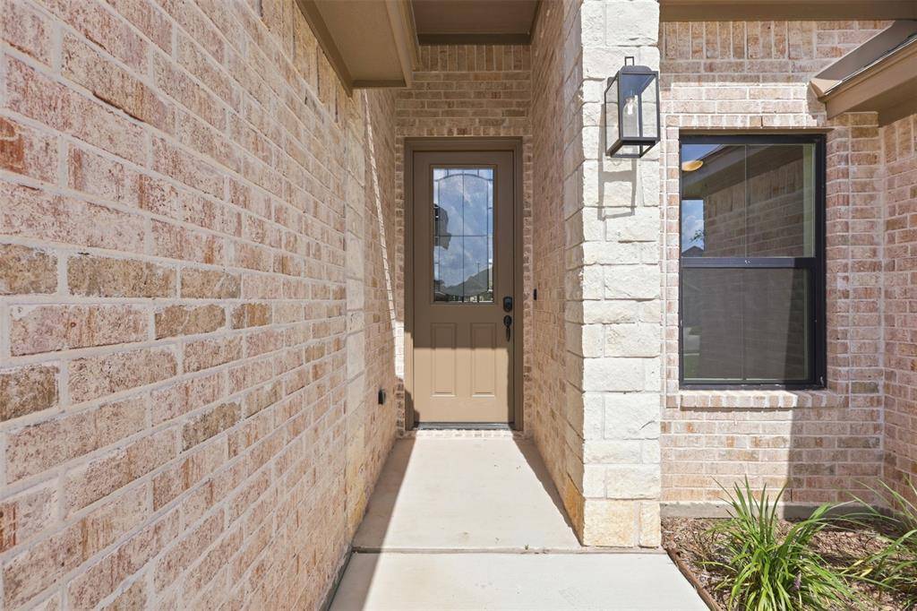 728 Raylan Street, Springtown, TX 76082