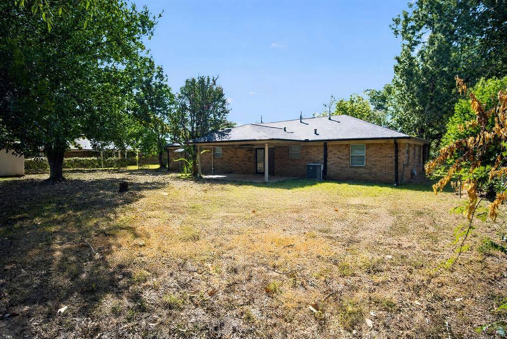 103 Clover Lane, Palestine, TX 75803
