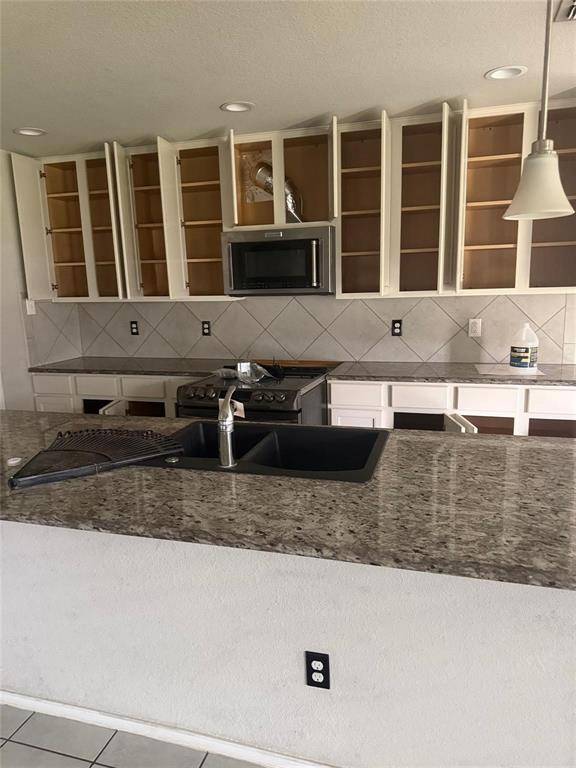 2011 Windsong Drive, Heartland, TX 75126