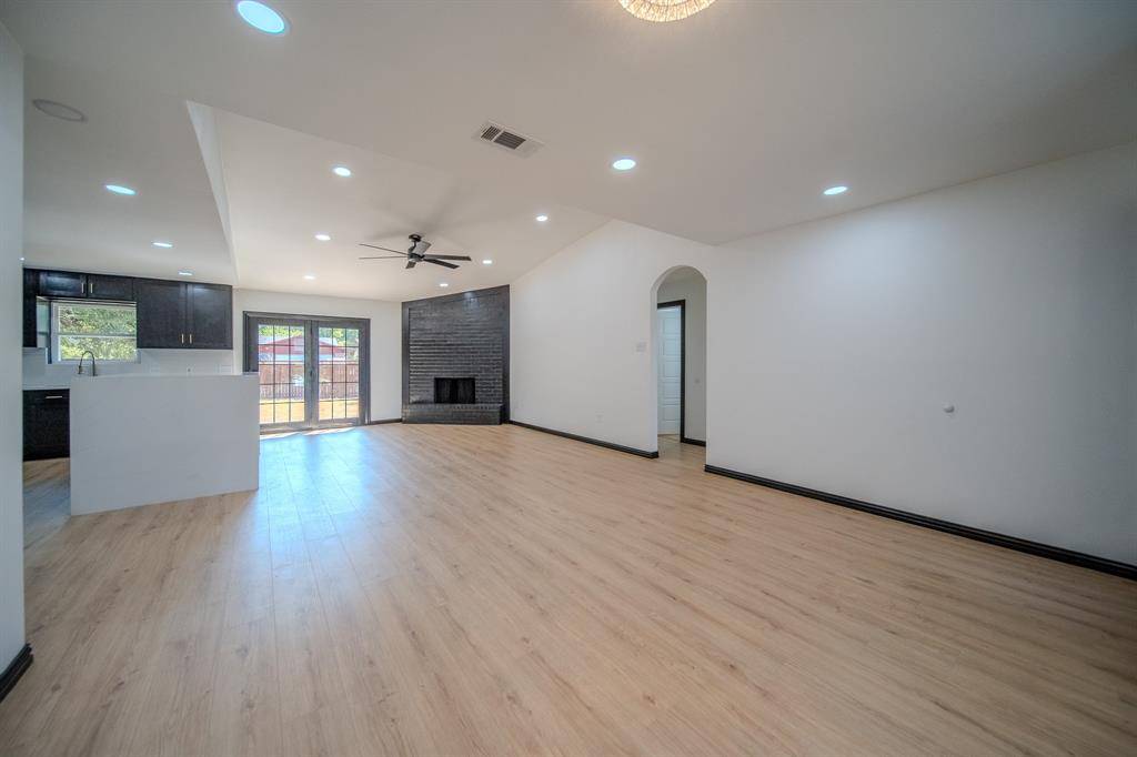 238 Prairie Vista Drive, Dallas, TX 75217