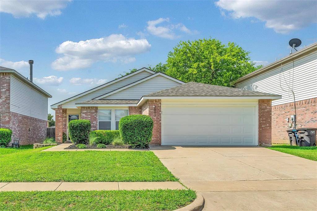 3883 Fox Run Drive, Fort Worth, TX 76123