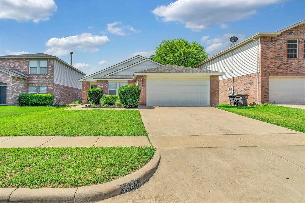 3883 Fox Run Drive, Fort Worth, TX 76123