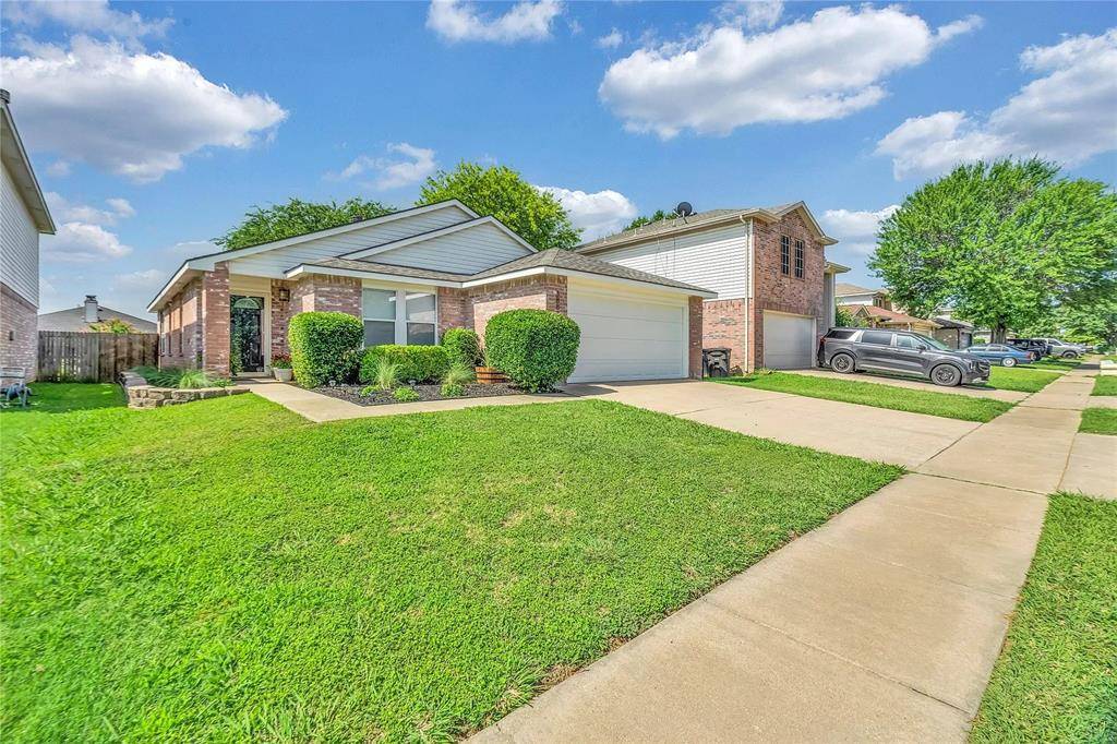 3883 Fox Run Drive, Fort Worth, TX 76123