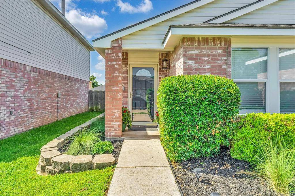 3883 Fox Run Drive, Fort Worth, TX 76123
