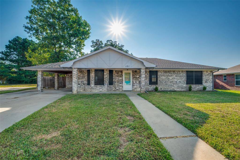 101 Sara Court, Collinsville, TX 76233