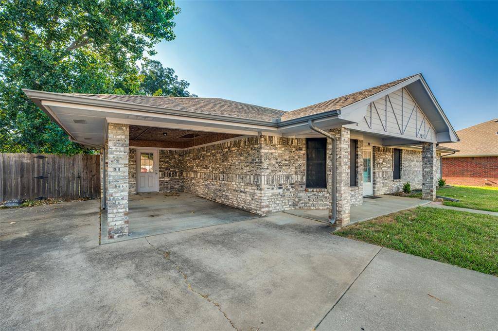 101 Sara Court, Collinsville, TX 76233