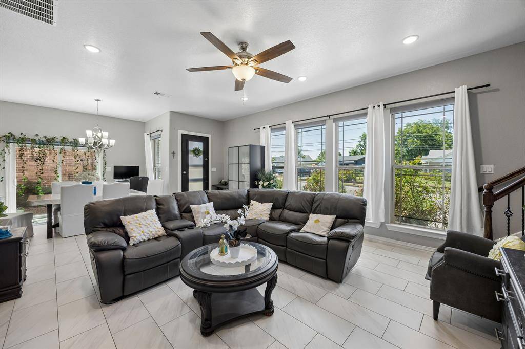 431 W Pioneer Drive, Irving, TX 75061