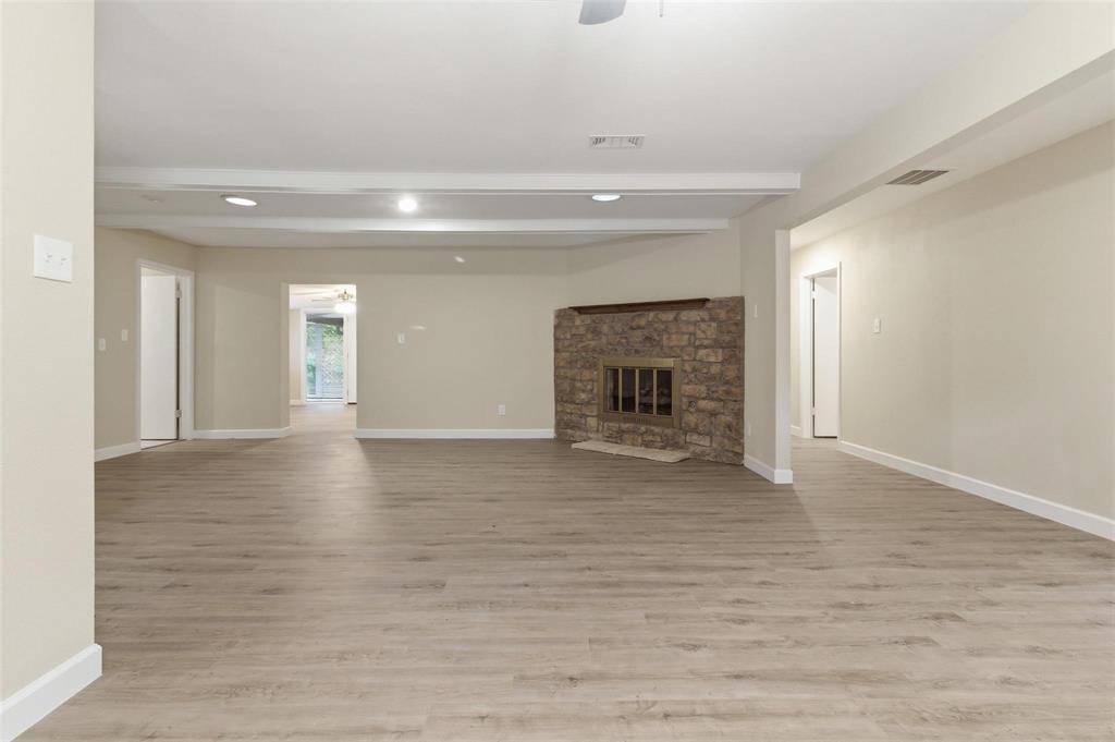 2703 Oak Cliff Lane, Arlington, TX 76012