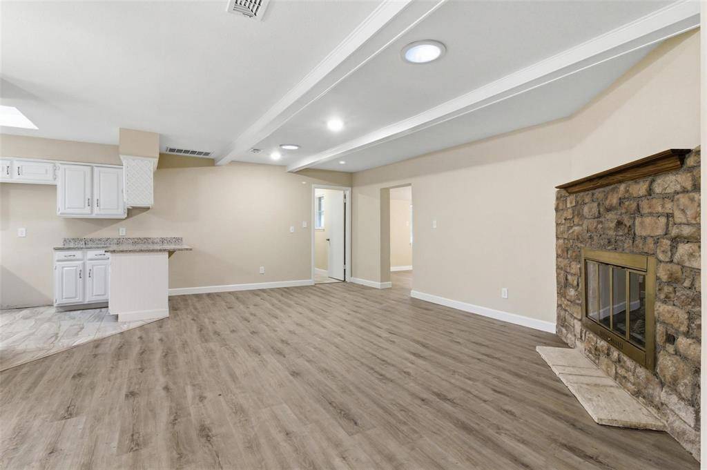 2703 Oak Cliff Lane, Arlington, TX 76012