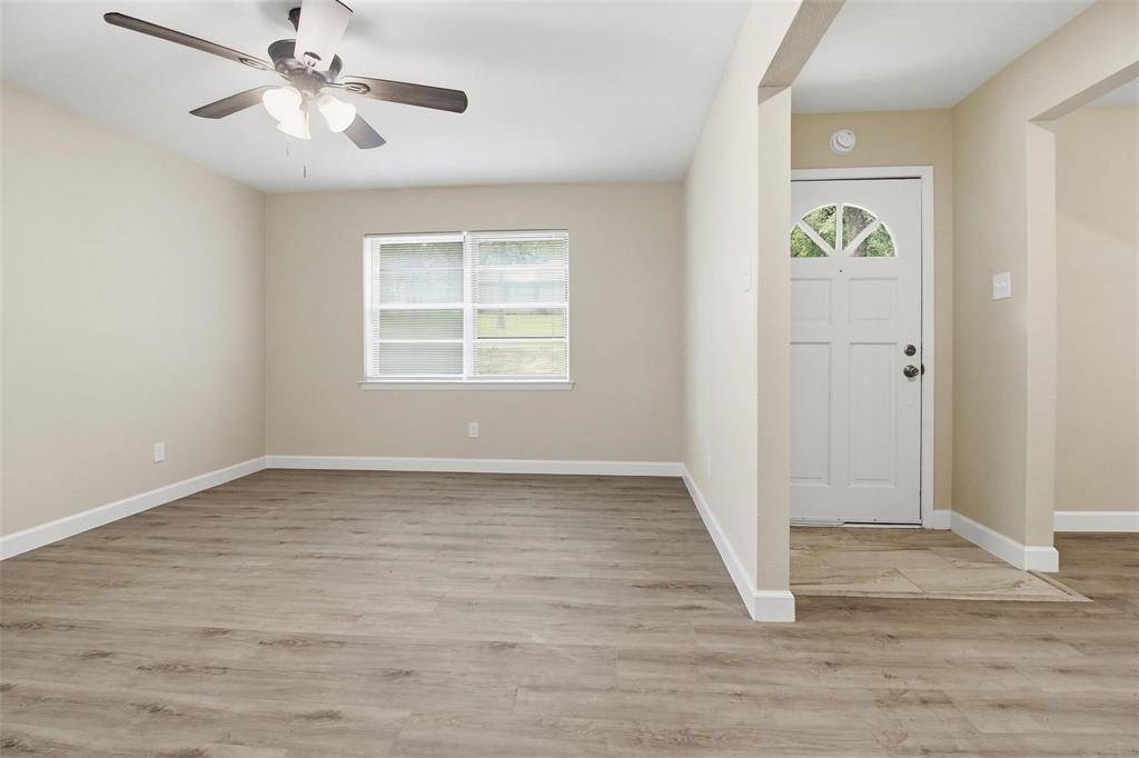 2703 Oak Cliff Lane, Arlington, TX 76012