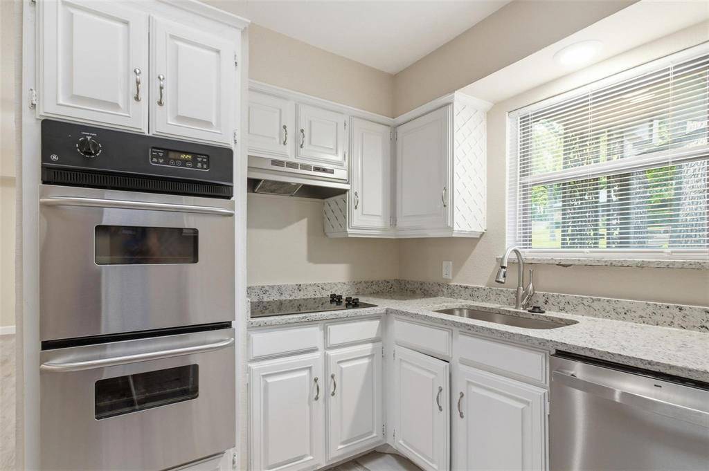 2703 Oak Cliff Lane, Arlington, TX 76012