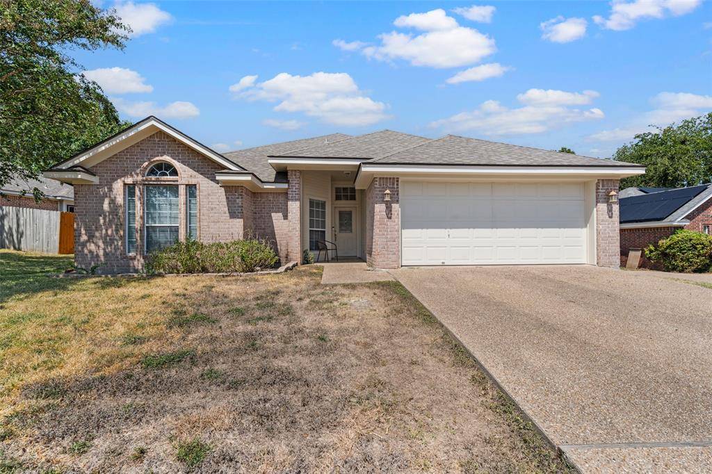 616 Pebble Creek Drive, Hewitt, TX 76643