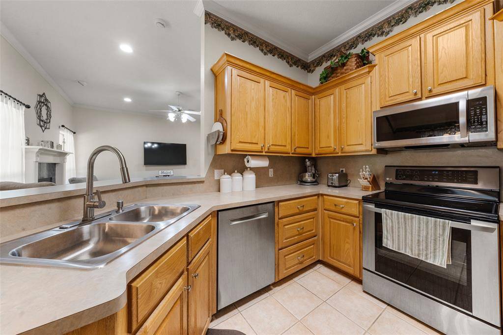 616 Pebble Creek Drive, Hewitt, TX 76643