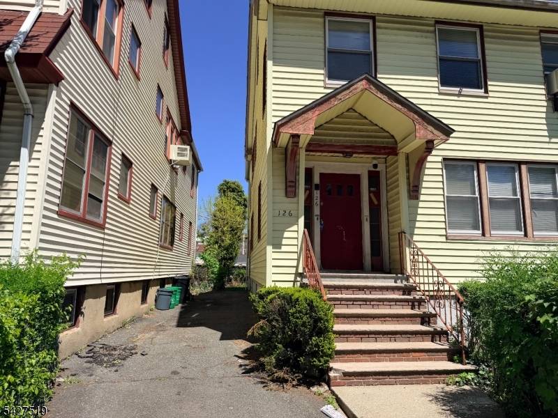 126 Chestnut St, East Orange City, NJ 07018