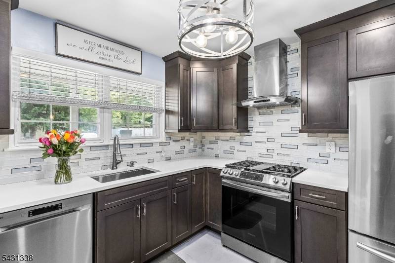 12 Brookside Ln, Mount Arlington Boro, NJ 07856