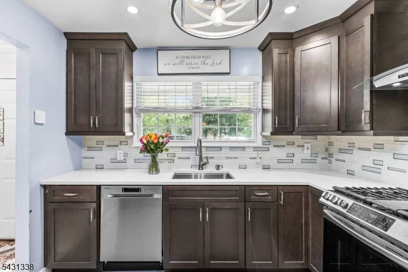 12 Brookside Ln, Mount Arlington Boro, NJ 07856