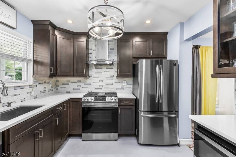 12 Brookside Ln, Mount Arlington Boro, NJ 07856