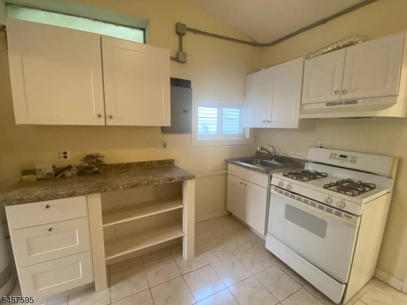 5 Otis Pl, Wayne Twp., NJ 07470