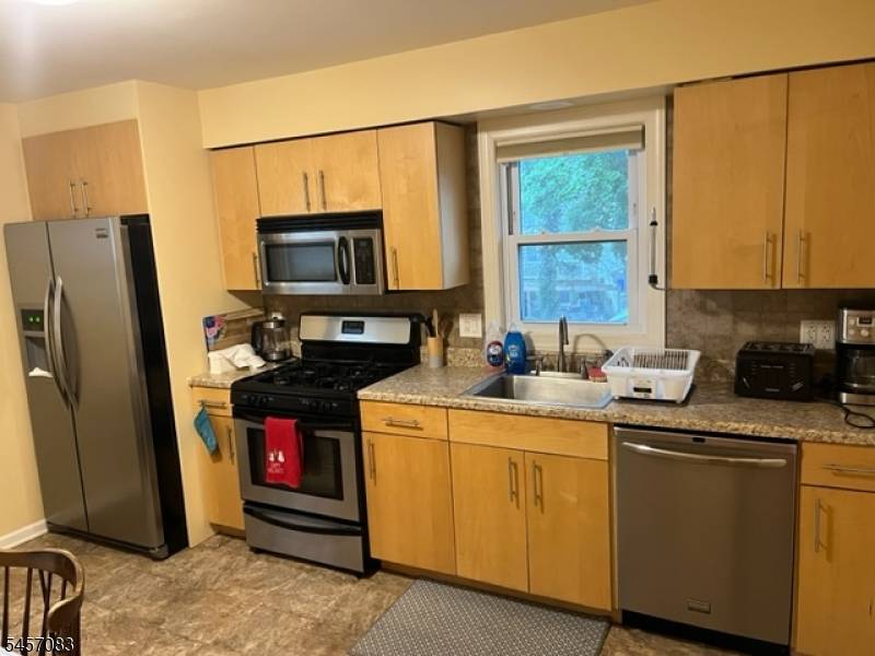 36 River Rd, Oakland Boro, NJ 07436