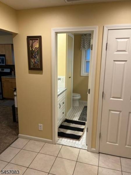 36 River Rd, Oakland Boro, NJ 07436