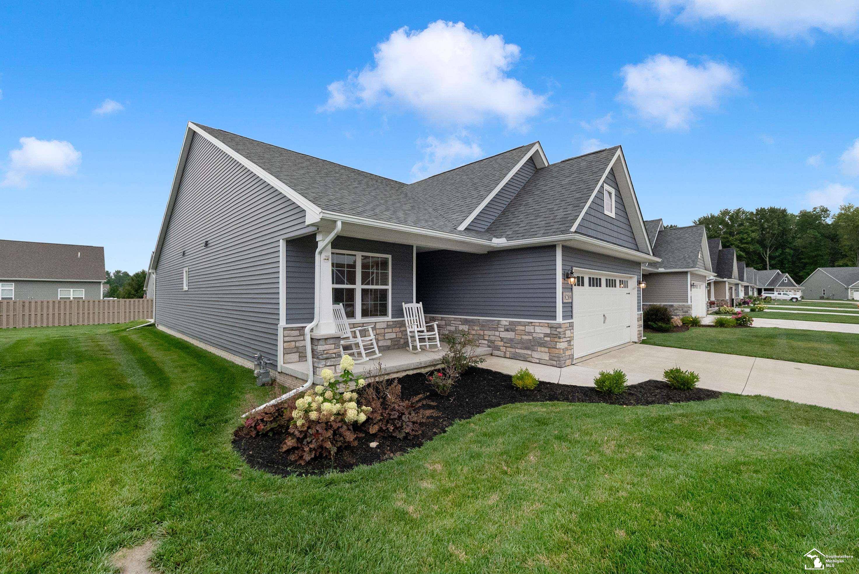 8289 Grande Lk CIR, Bedford Twp, MI 48182