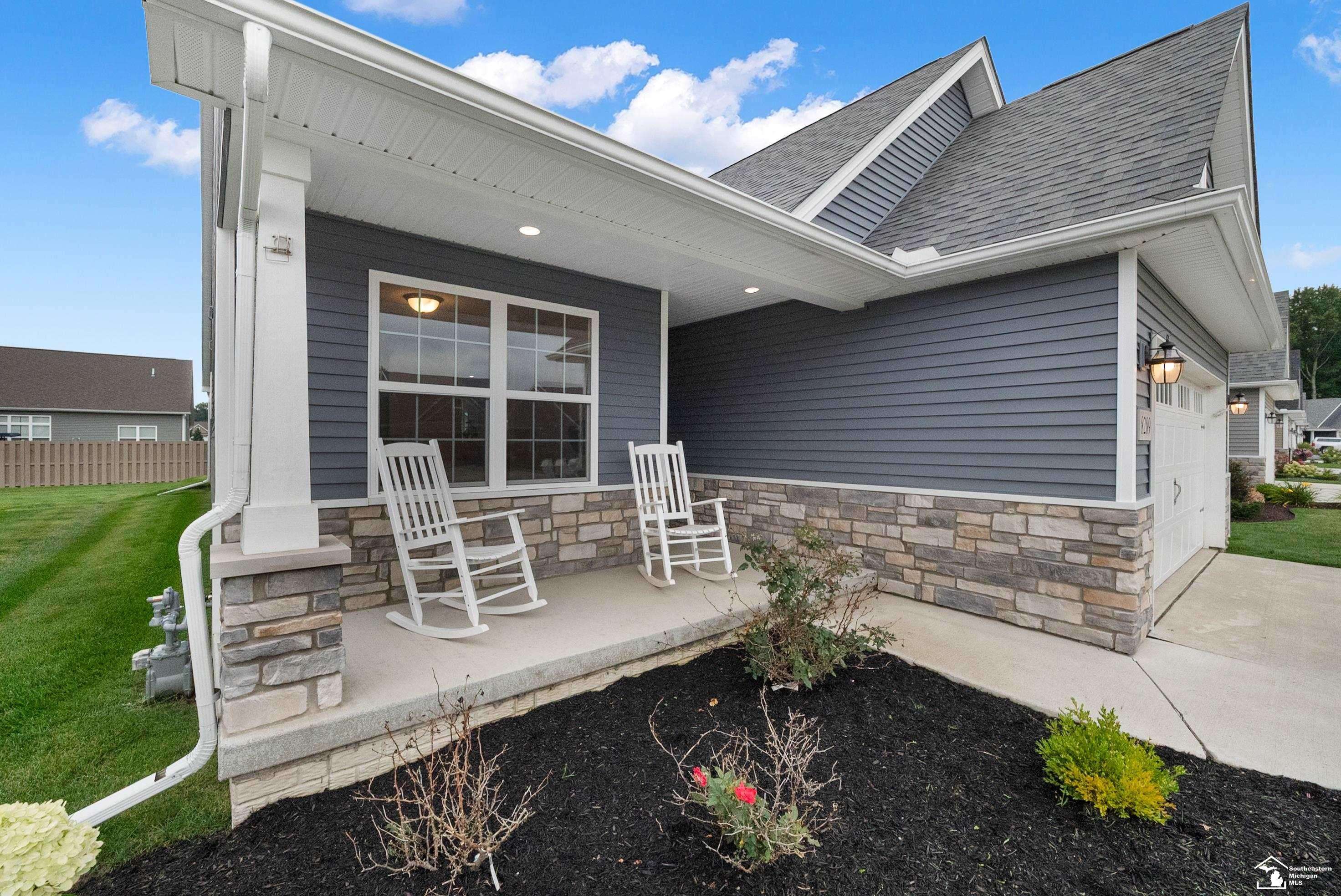8289 Grande Lk CIR, Bedford Twp, MI 48182