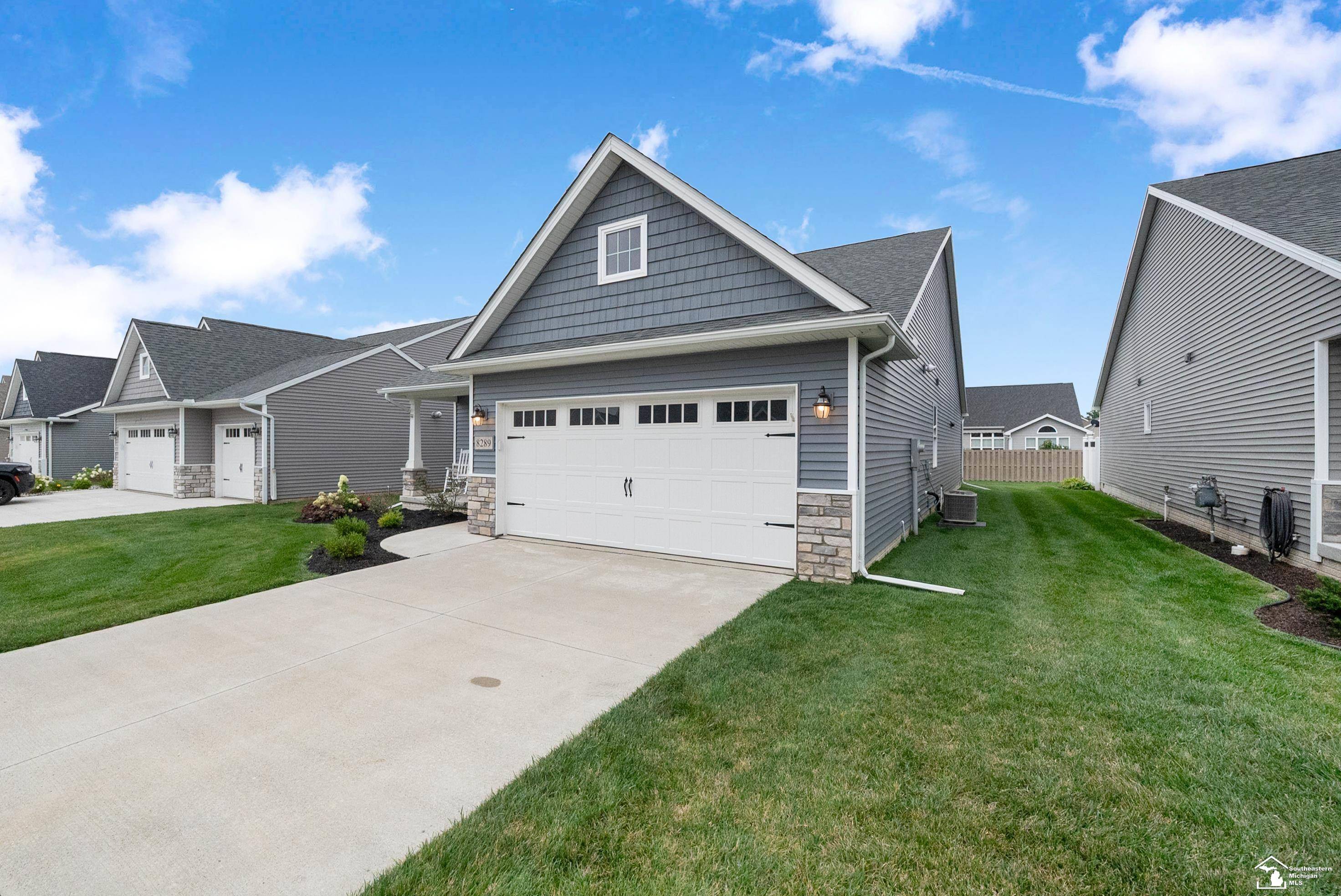 8289 Grande Lk CIR, Bedford Twp, MI 48182