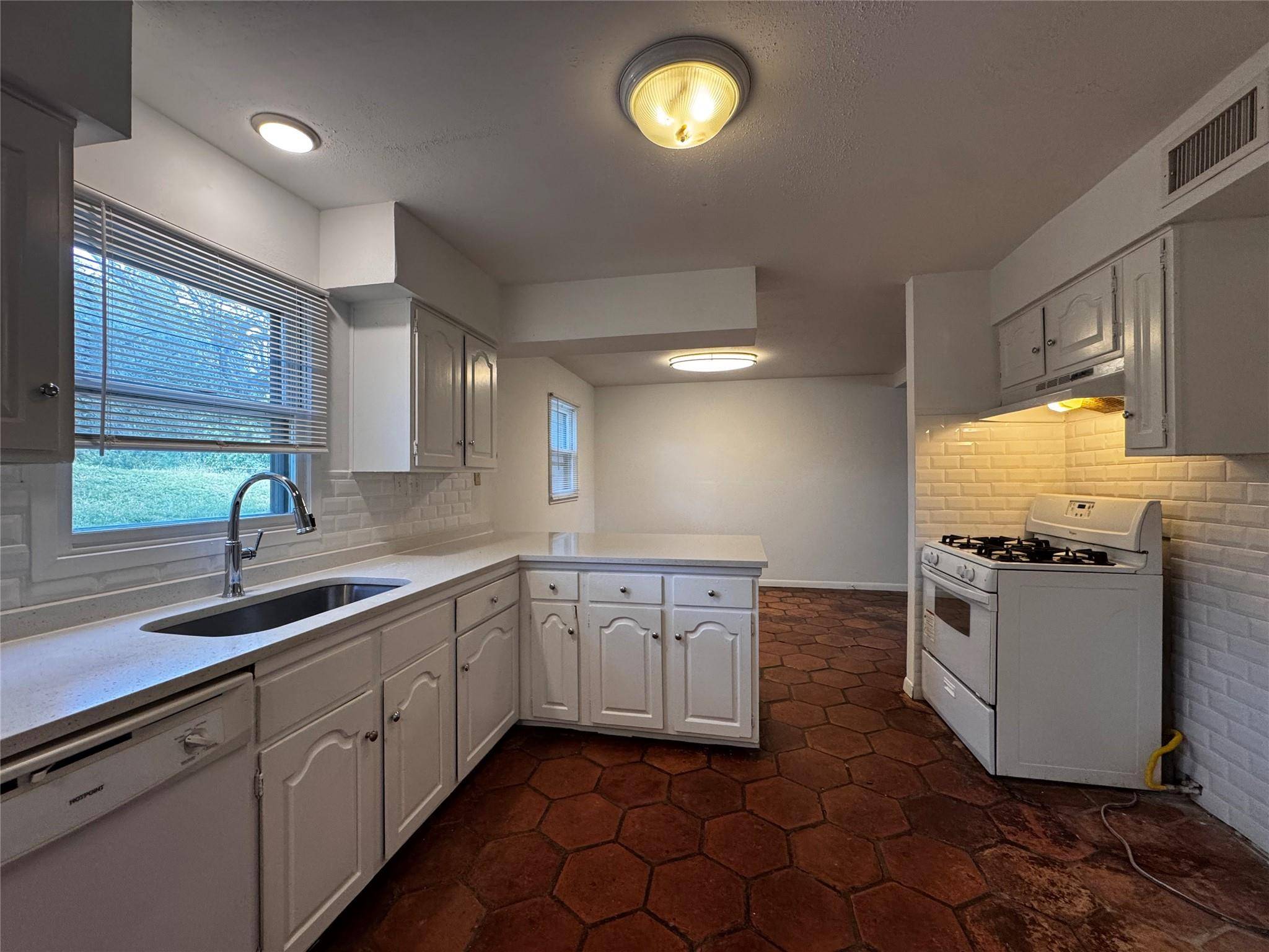 7702 Pitter Pat LN, Austin, TX 78736