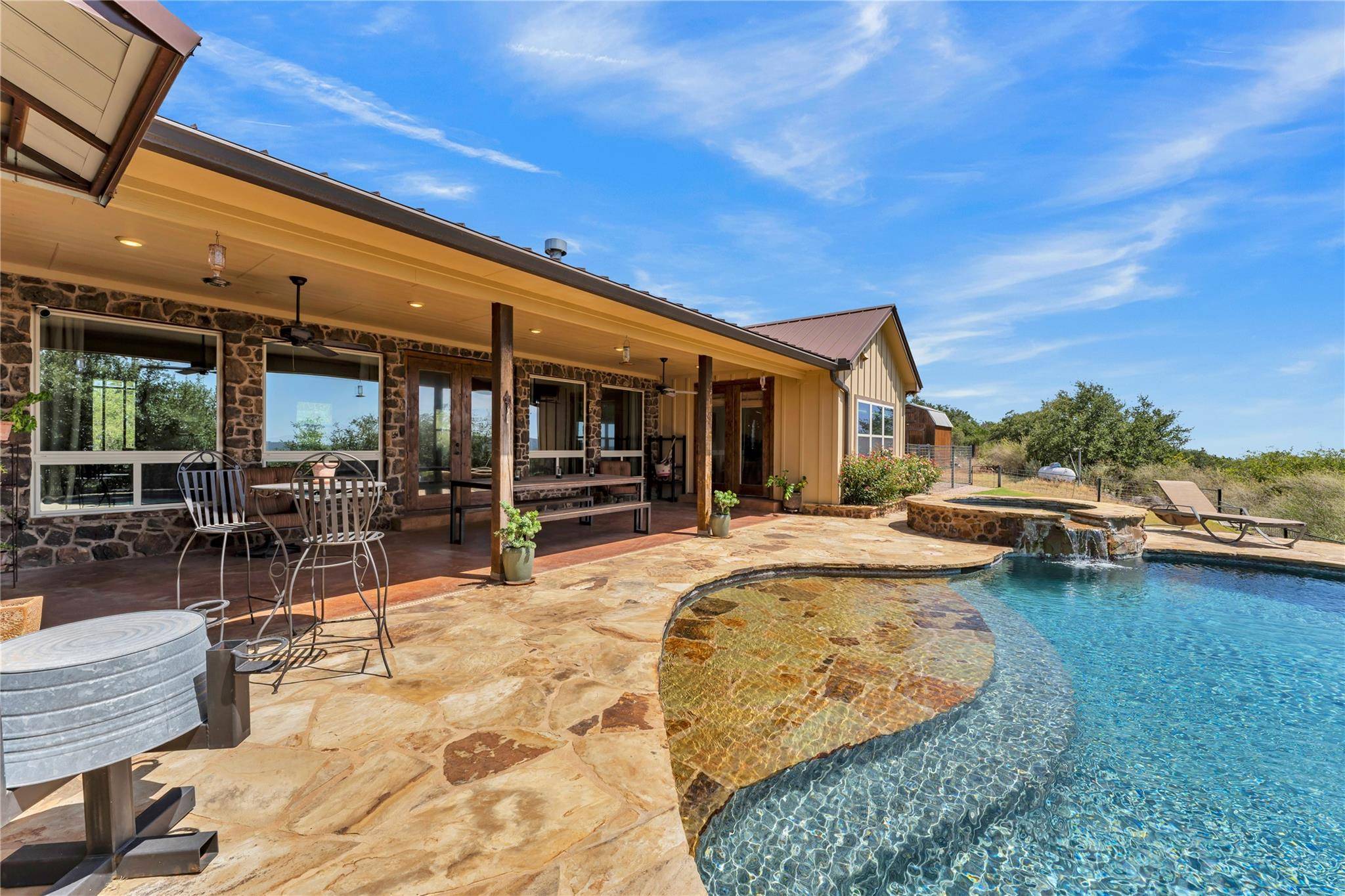 400 Darby LN, Llano, TX 78643