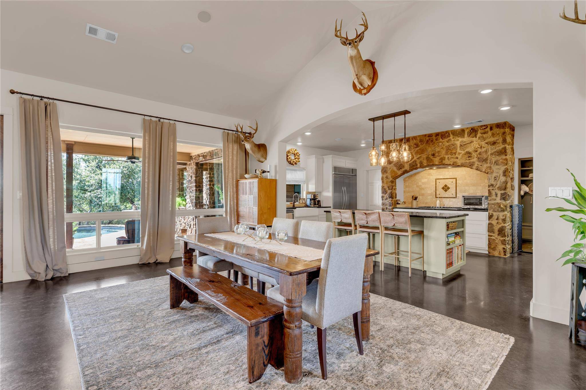 400 Darby LN, Llano, TX 78643
