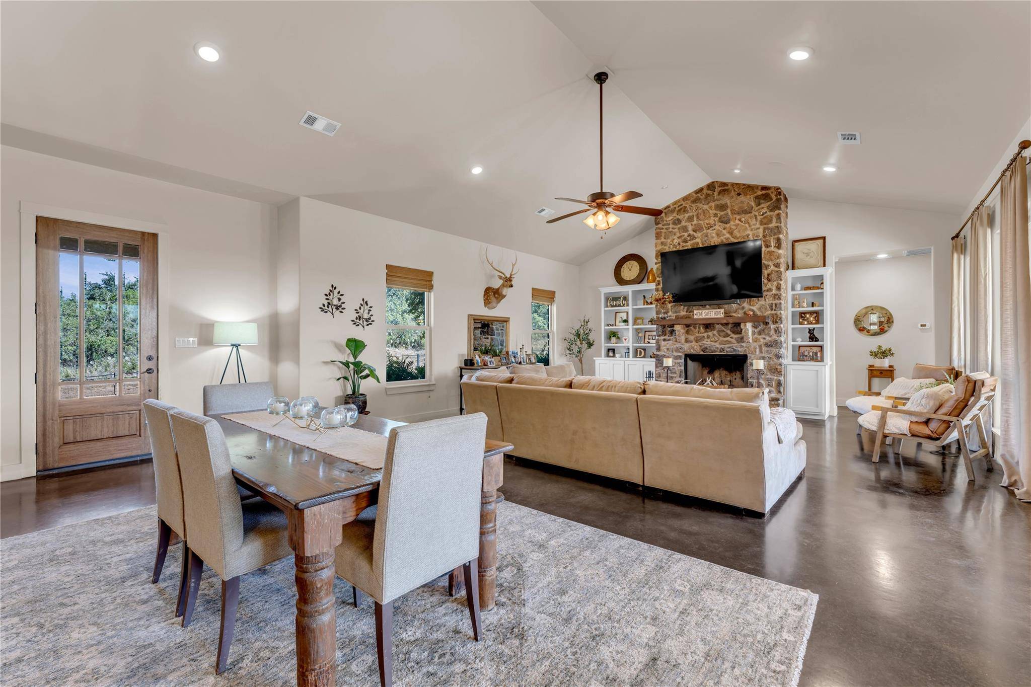 400 Darby LN, Llano, TX 78643
