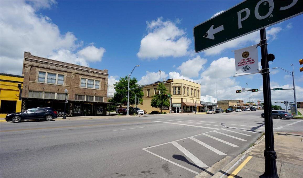 321 N Main ST, Taylor, TX 76574