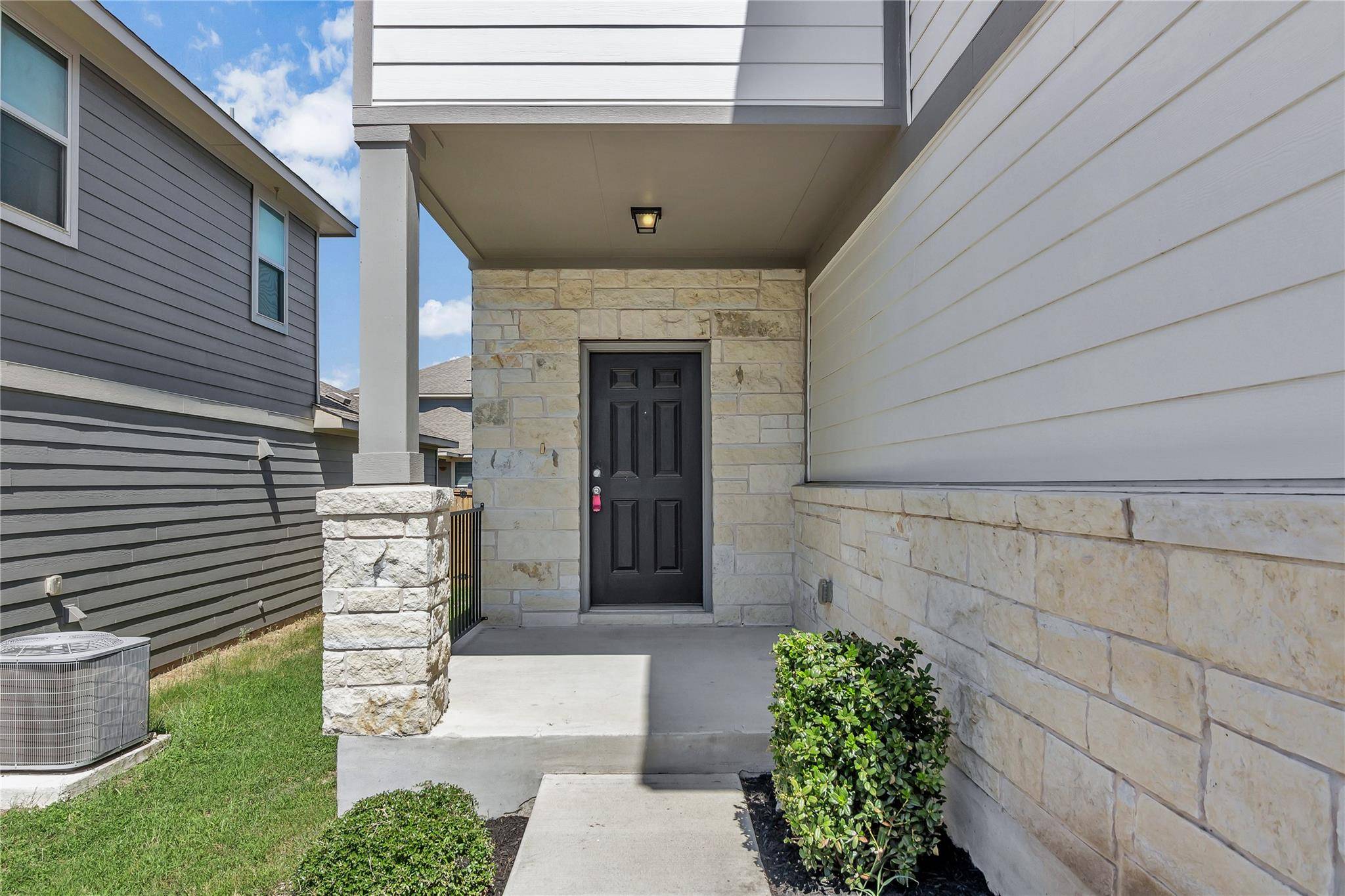 128 Old Stagecoach RD, Jarrell, TX 76537