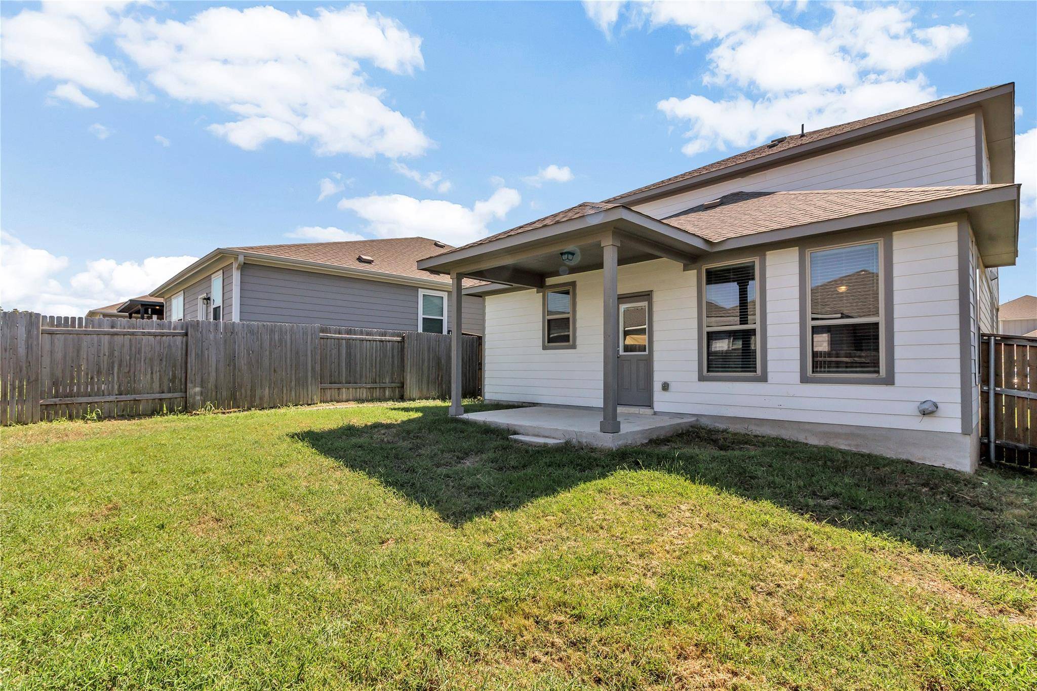 128 Old Stagecoach RD, Jarrell, TX 76537