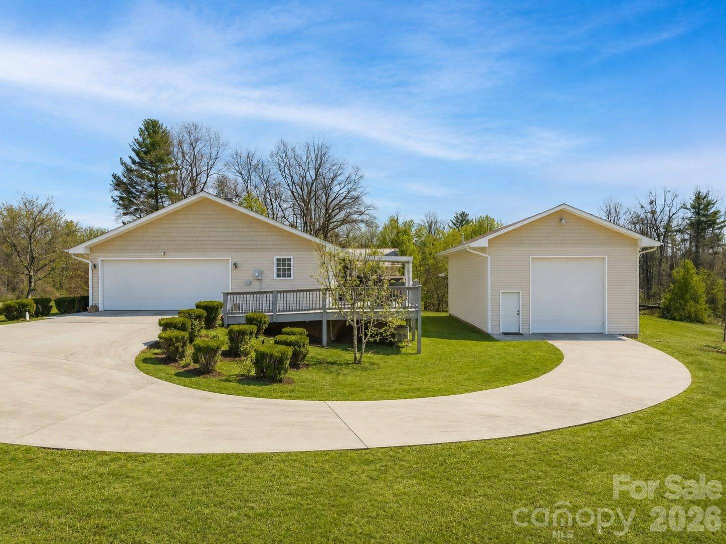 476 Jackson Loop RD, Flat Rock, NC 28731