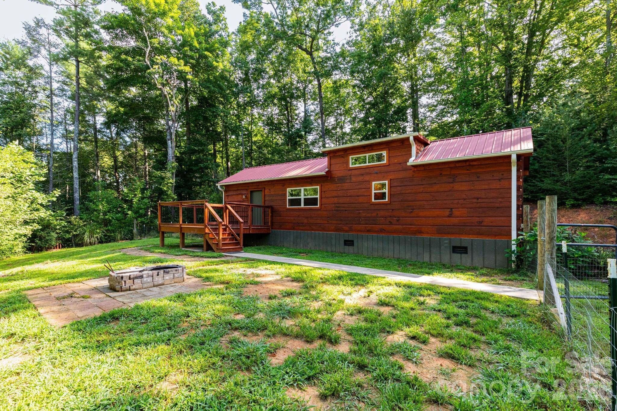 24 Old Berlin WAY, Black Mountain, NC 28711