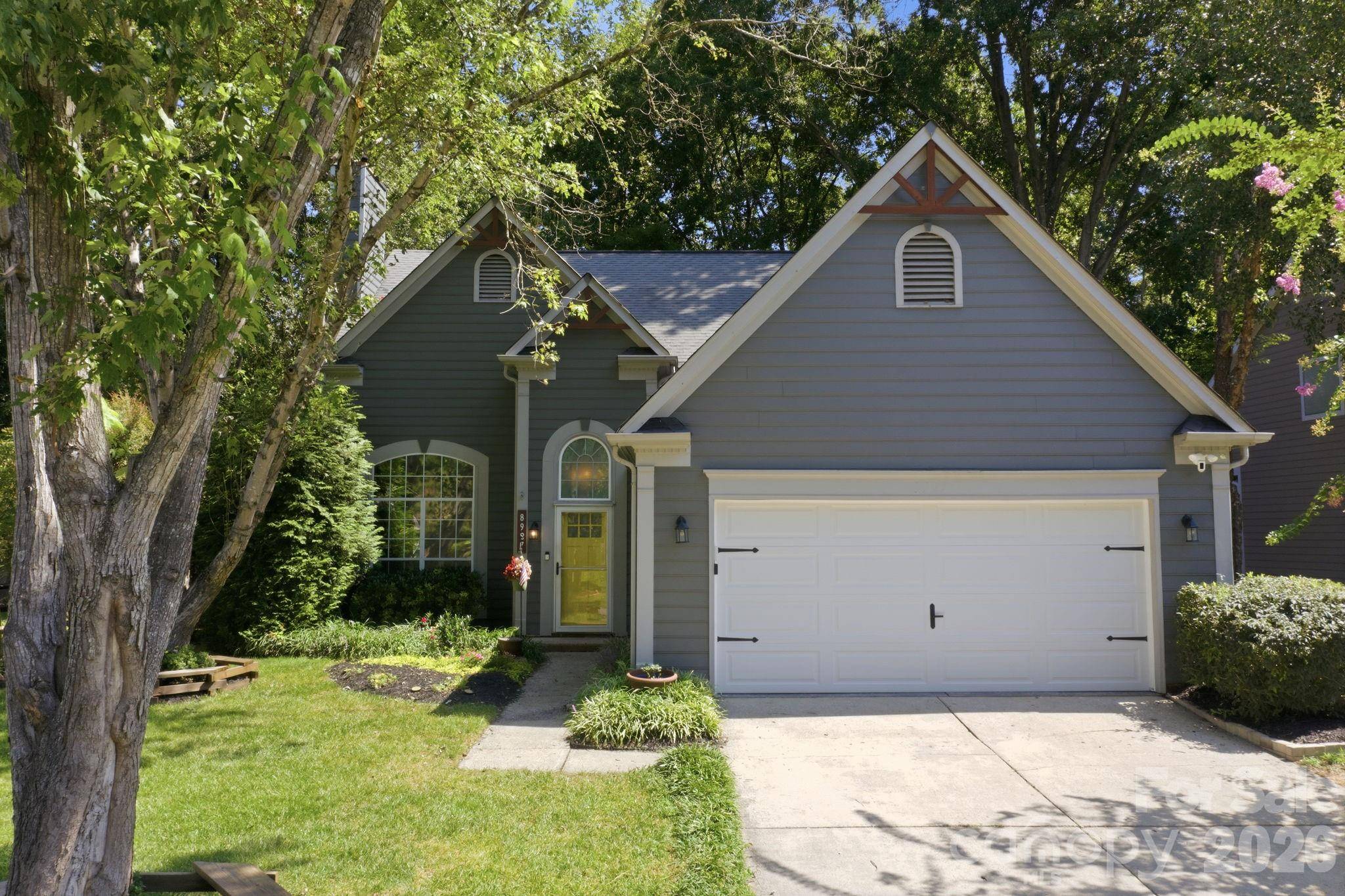 8927 Raven Park DR, Charlotte, NC 28216